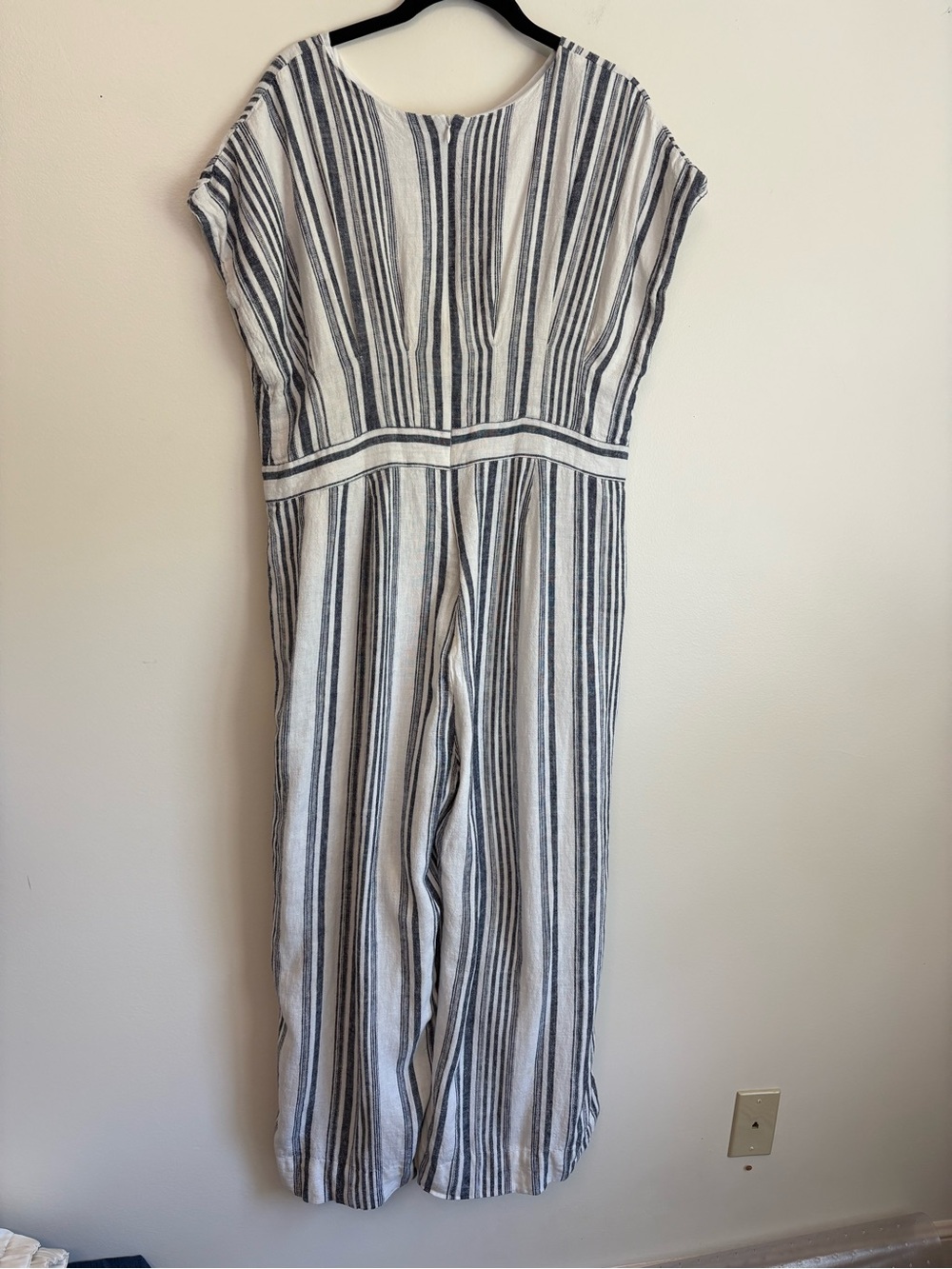 Gibson Latimer Striped Sleeveless Wide-Leg Linen Jumpsuit in Cream and Navy Sz L - Picture 3 of 13